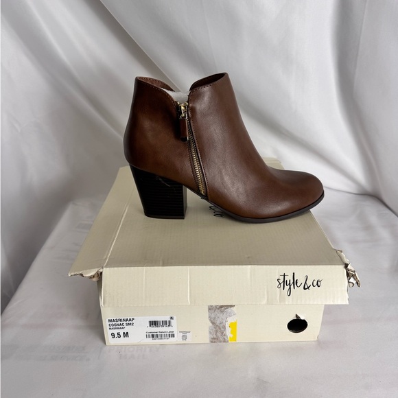 Style & Co.‎ Brown Ankle Booties with Chunky Heel - Picture 1 of 3